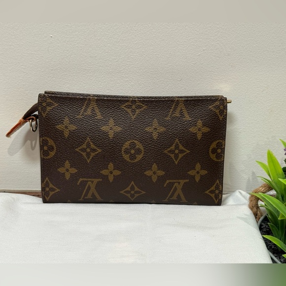 Auth Louis Vuitton Monogram Cosmetics Pouch/ Wallet/ clutch (from Bucket PM) - Picture 2 of 13